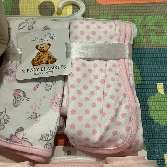 Baby girl towel, blanket and basket set NWT - Picture 4 of 6